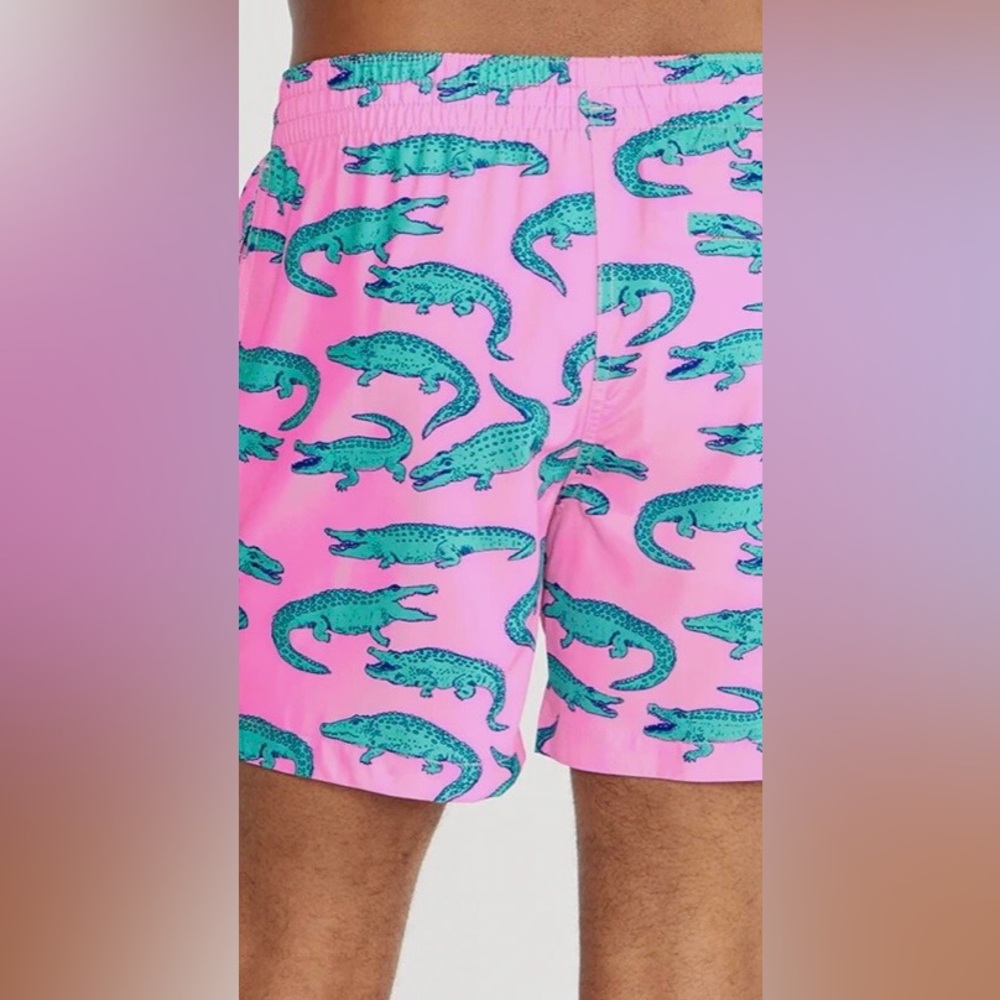 Chubbies Pink Alligator Swim Trunks Men’s Medium 5.5” inseam crocodile print.
